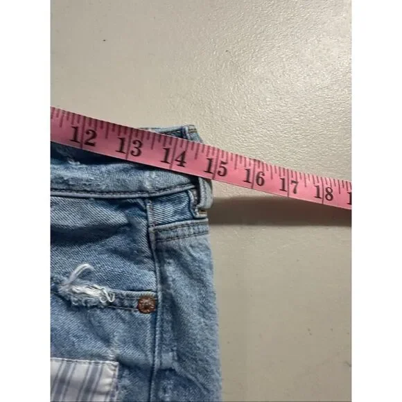 American Eagle Outfitters Women's Blue Patchwork Cuffed Mom Jean Shorts Size 8 - Picture 5 of 7
